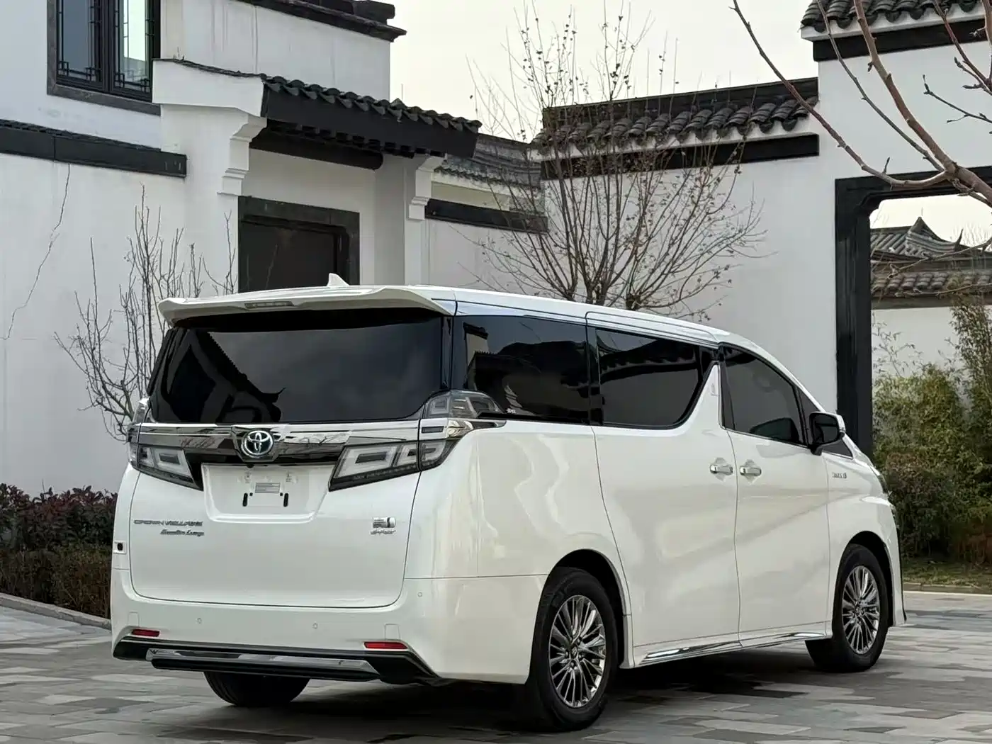 Toyota Vellfire 2021 Crown Hybrid 2.5L HV Premium Edition фото 5