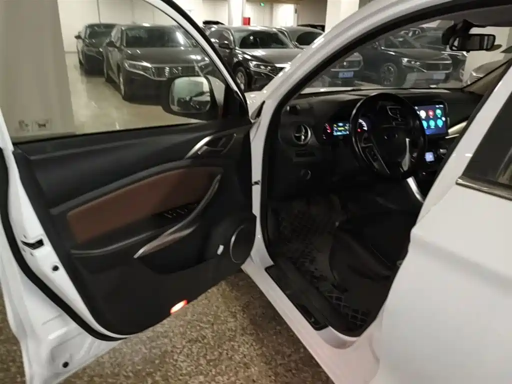 BYD Song 2016 Unrivaled Edition 1.5TID Automatic Leading Edition фото 23