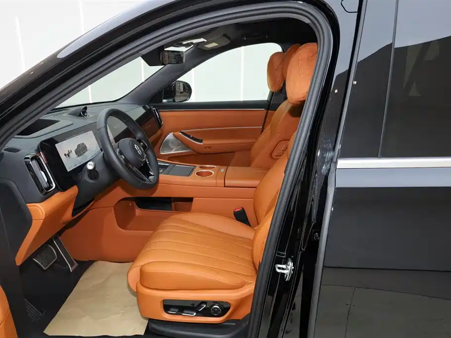 AITO Wenjie AITO M8 2025 Extended Range Ultra 53.4kWh 6-Seater фото 18
