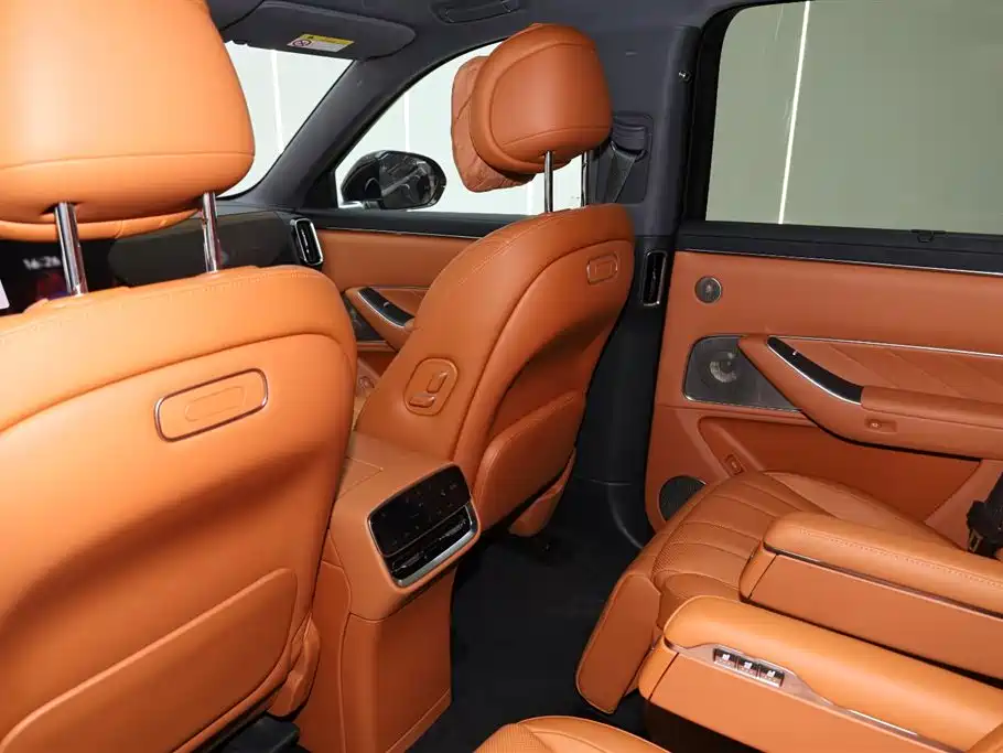 AITO Wenjie AITO M8 2025 Extended Range Ultra 53.4kWh 6-Seater фото 21