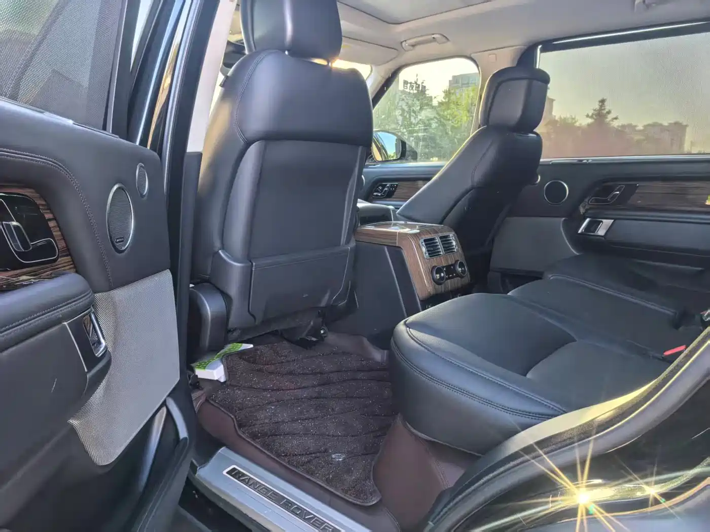 Land Rover Range Rover 2018 3.0 SC V6 Vogue SE Genesis Extended Edition фото 5