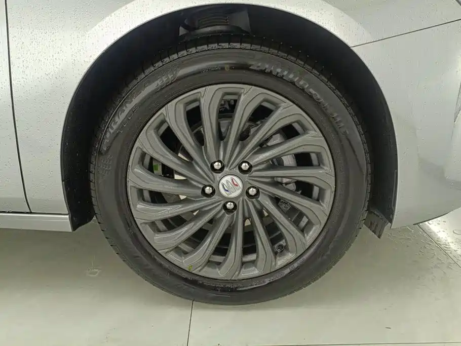 Buick LaCrosse 2025 2025 Model 28T Platinum Edition