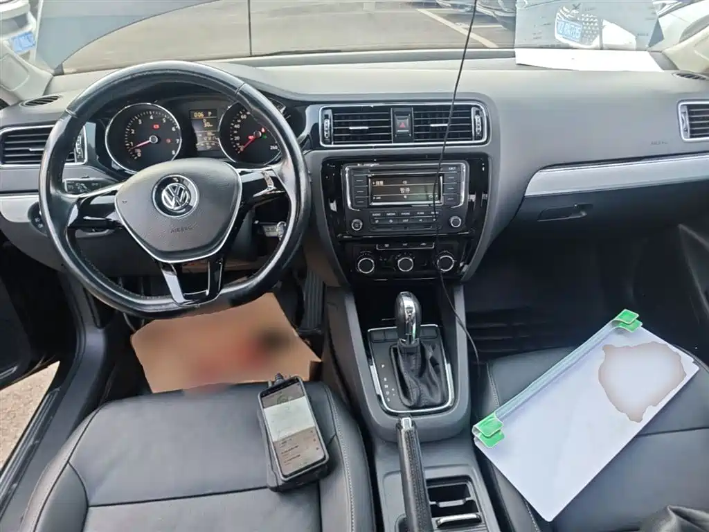 Volkswagen Sagitar 2015 1.6L Automatic Comfort фото 10