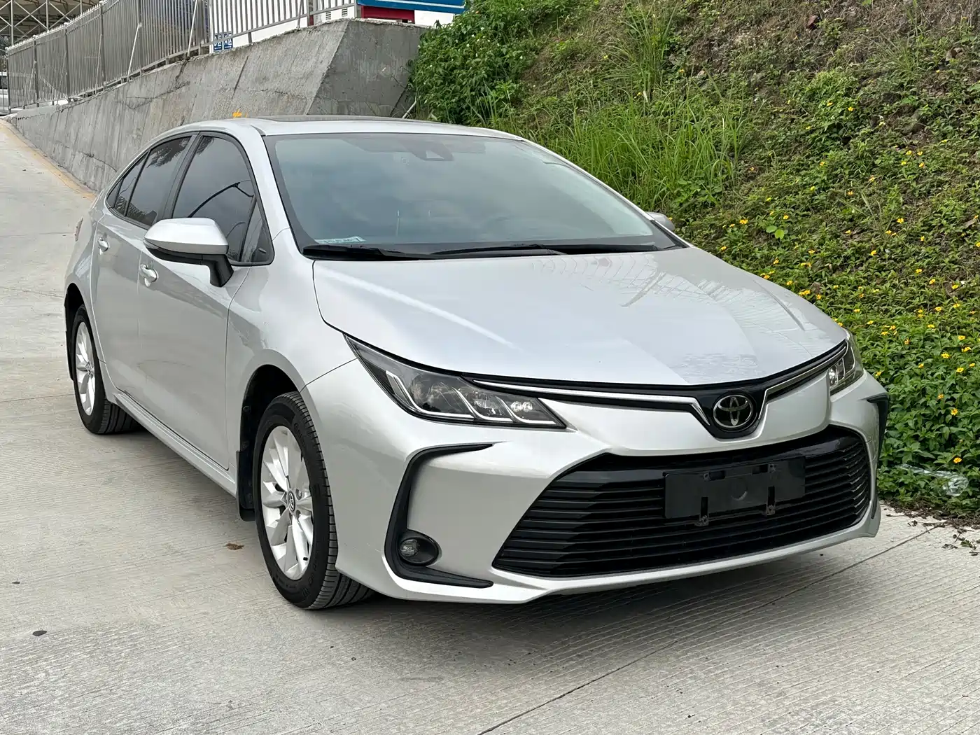 Toyota Corolla 2019 1.2T S-CVT GL-i Luxury Edition фото 3