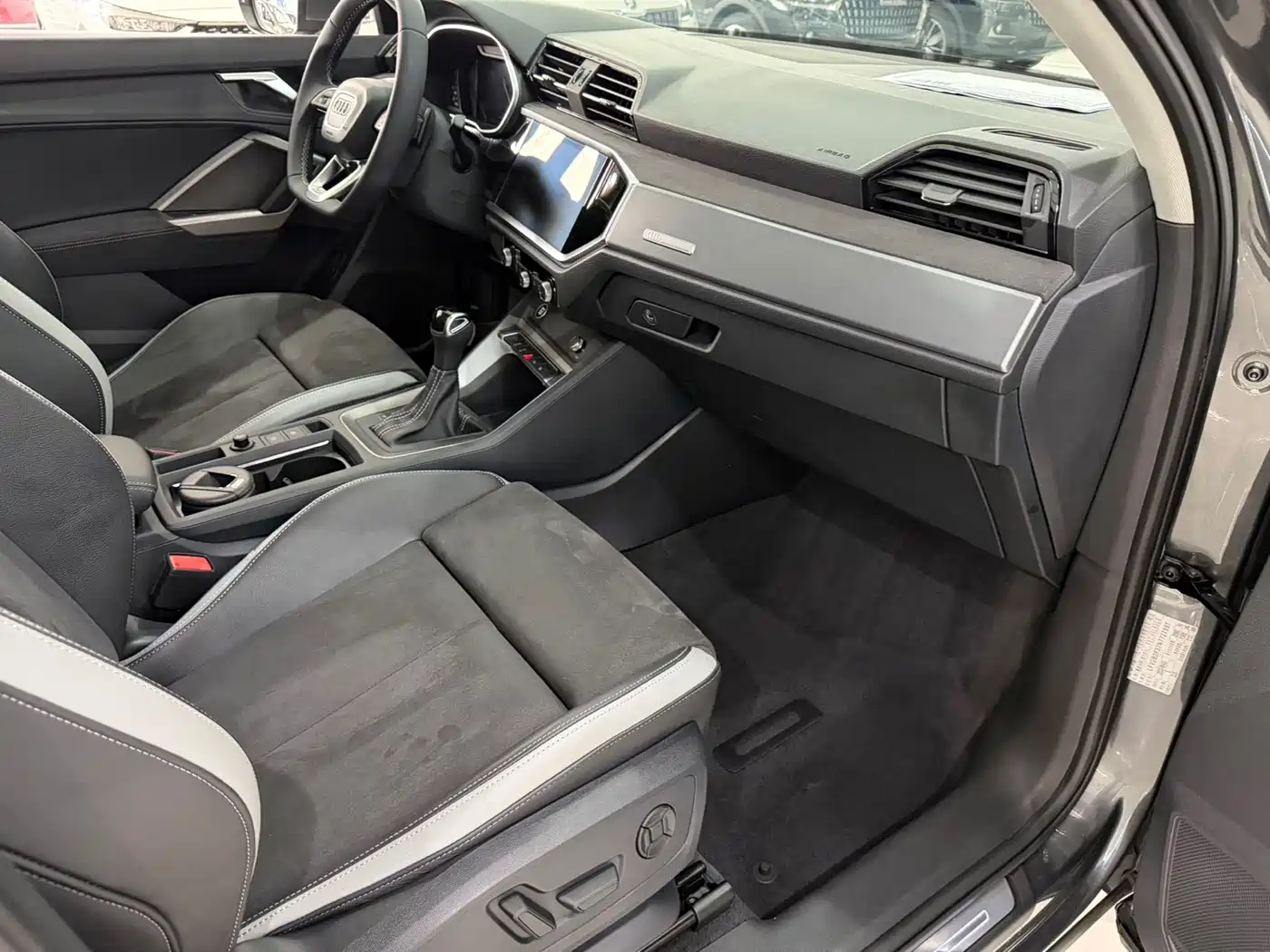 Audi Q3 2022 35 TFSI Fashion Dynamic фото 9