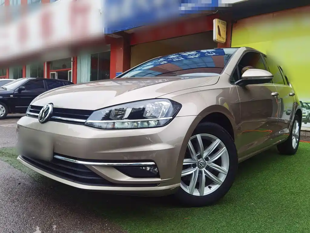 Фото 1 - Volkswagen Golf