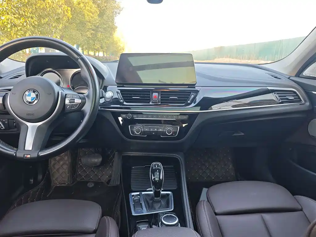 BMW 1 Series 2022 120i M Sport Shadow Edition фото 5