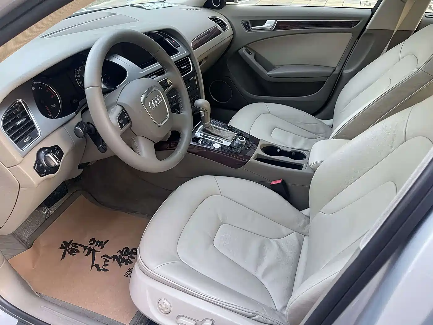 Фото 5 - Audi A4L