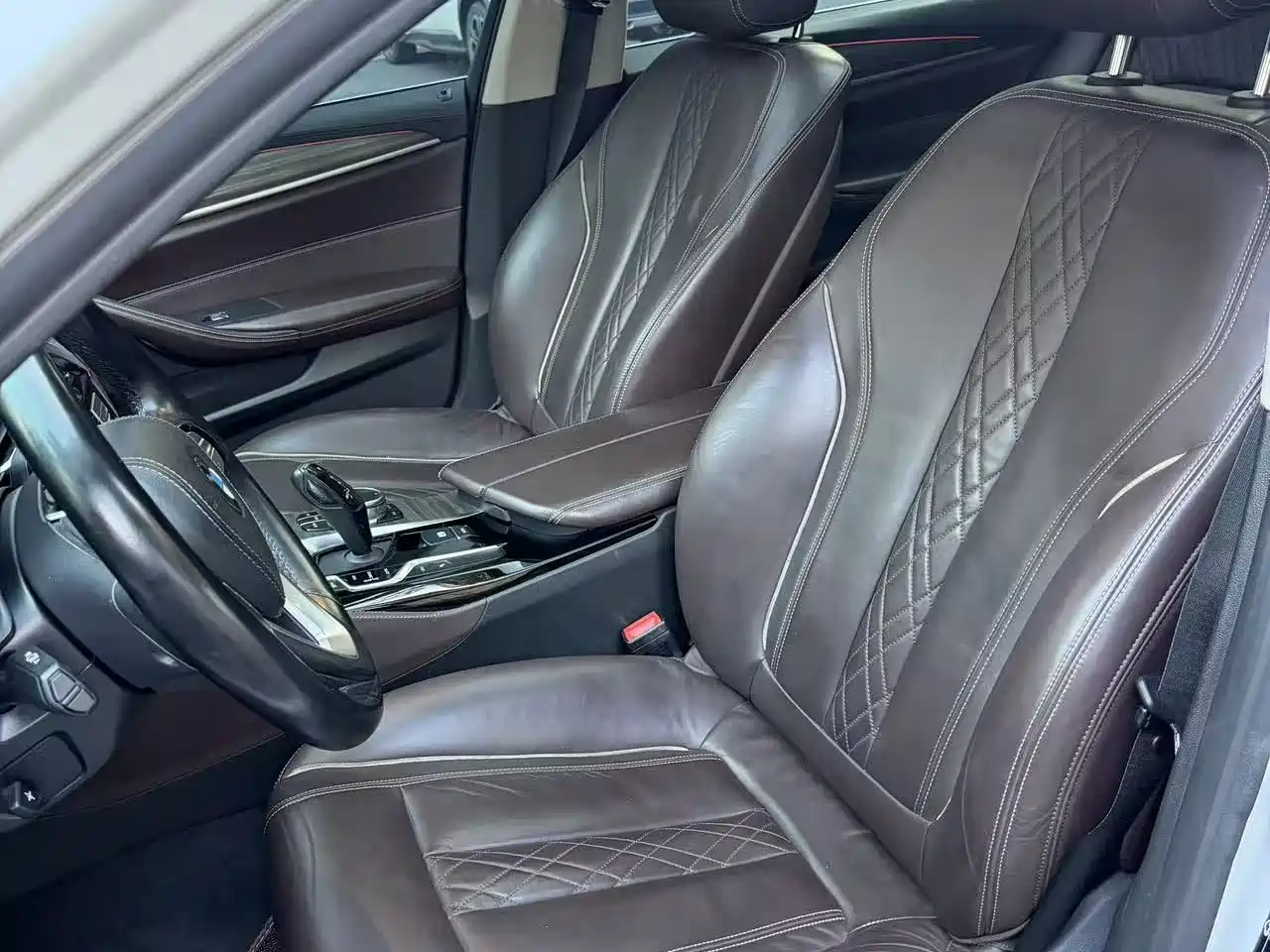 BMW 5 Series New Energy 2019 530Le Luxury Package фото 6