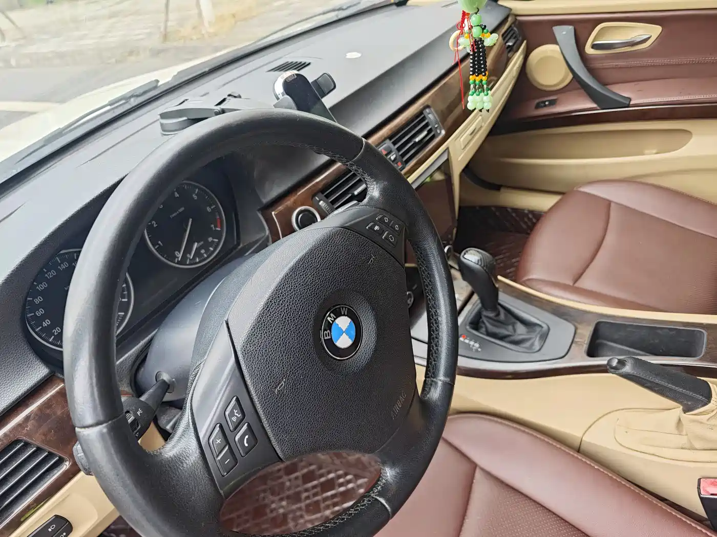 BMW 3 Series 2012 320i Luxury фото 15