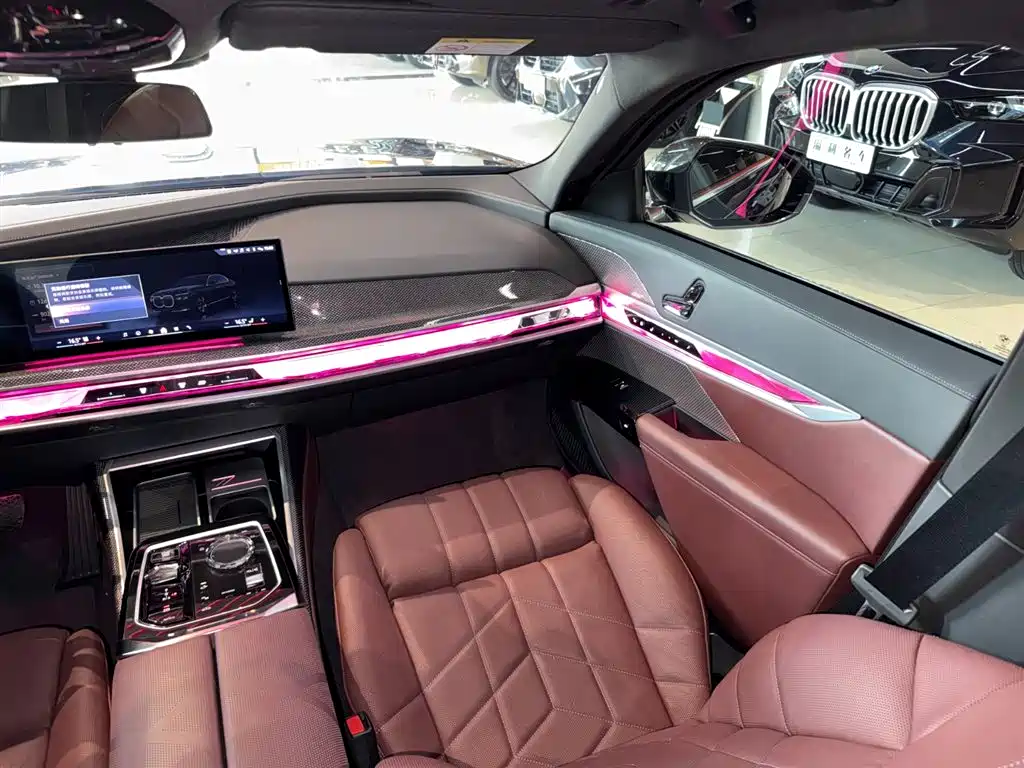 BMW 7 Series 2023 740Li Exclusive M Sport Package фото 26