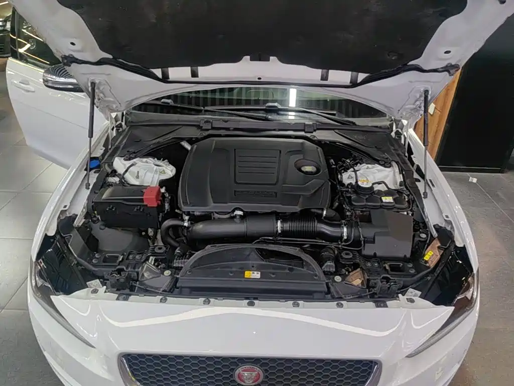 Photo 20 - Jaguar XEL
