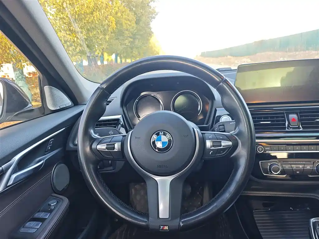 BMW 1 Series 2022 120i M Sport Shadow Edition фото 21