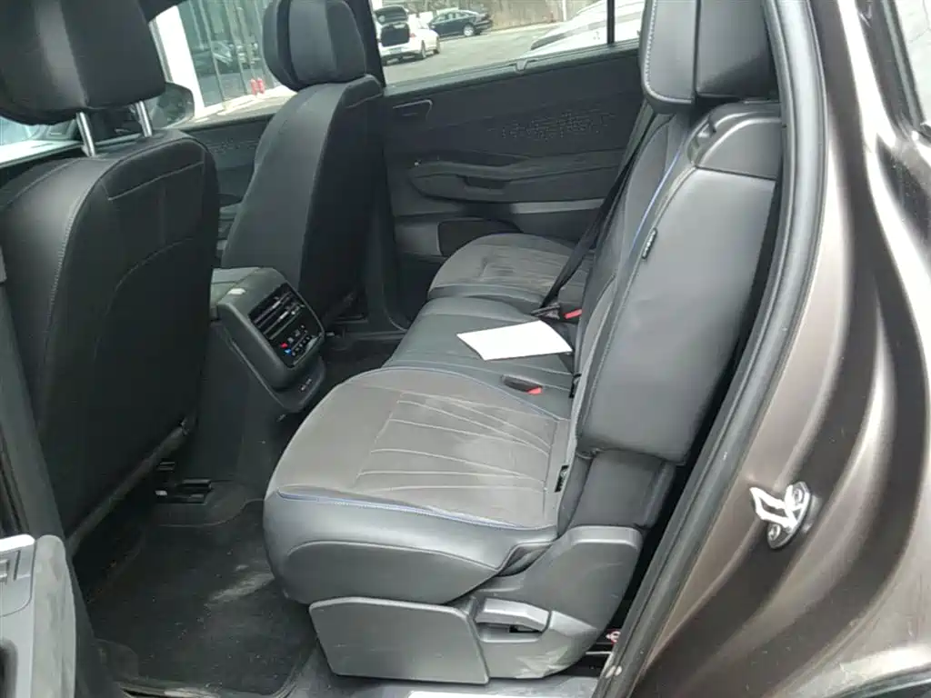 Volkswagen Teramont 2025 Teramont Pro 450TSI 4WD Summit Edition фото 17