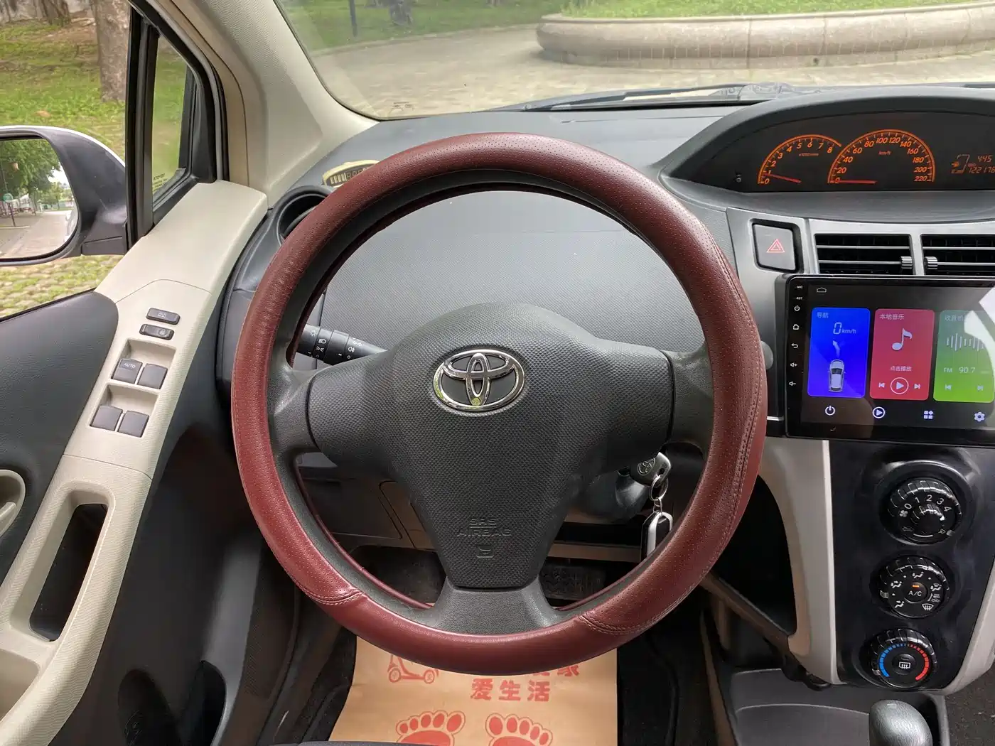 Toyota Yaris 2011 1.6E Auto Charm Edition фото 17