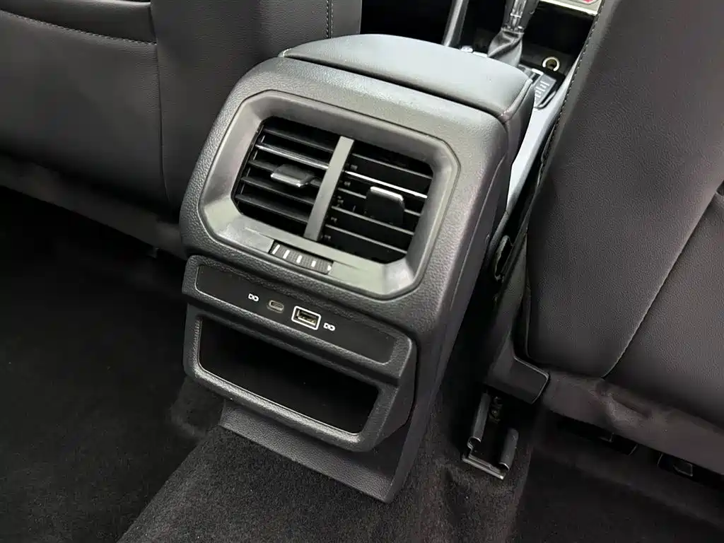 Volkswagen Tharu 2022 330TSI AWD Flagship Edition фото 24