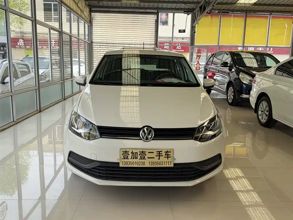 Volkswagen Polo 2016 1.4L Automatic Trend фото 3