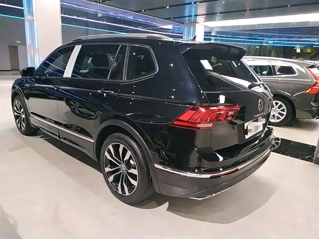 Volkswagen Tiguan L 2021 330TSI Automatic 2WD R-Line Premium фото 5