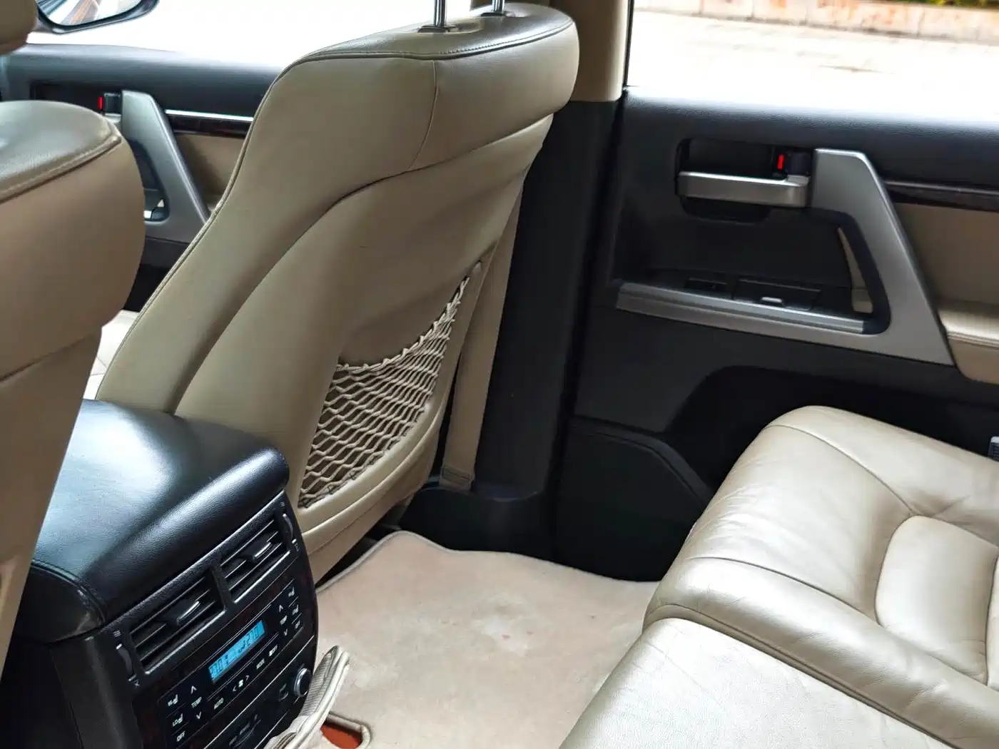 Toyota Land Cruiser 2010 Model 4.7L Automatic VX фото 20