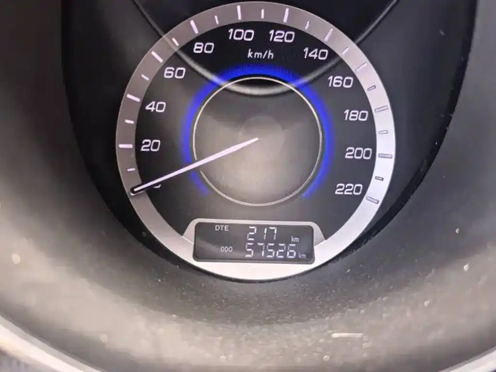 Фото 8 - Changan Eado