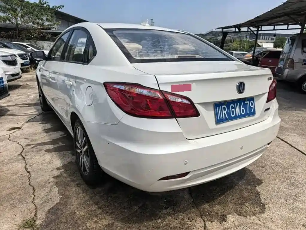 Фото 4 - Changan Eado