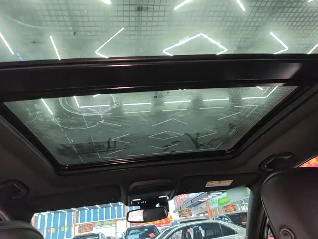 Фото 18 - Cadillac XT4