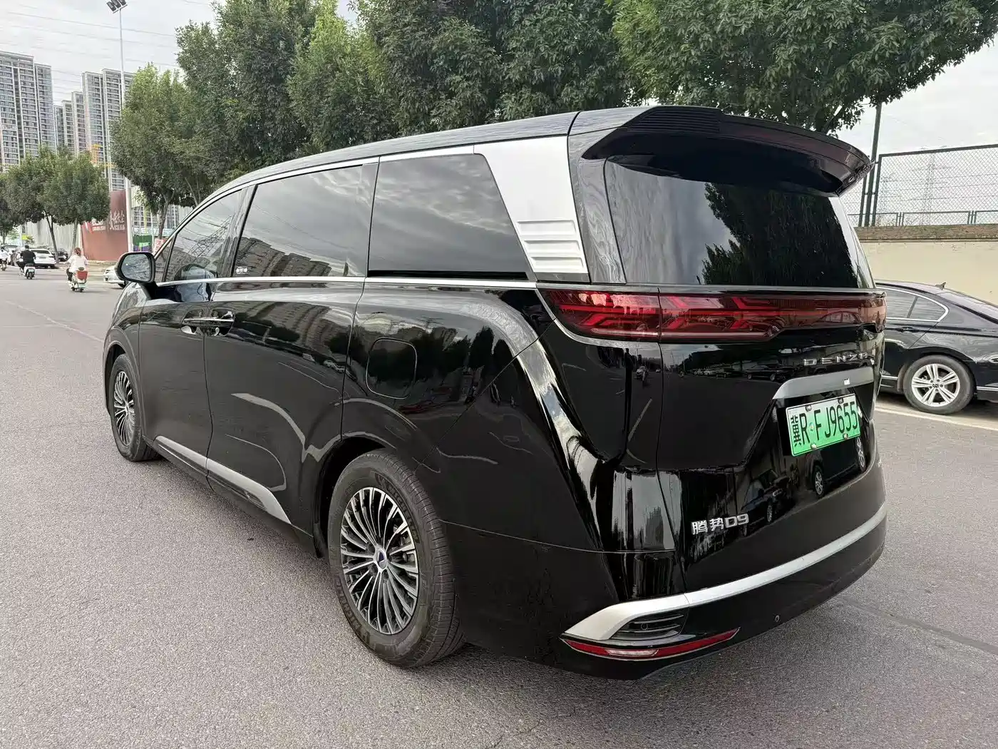 Denza D9 2024 DM-i 980 AWD Prestige фото 6