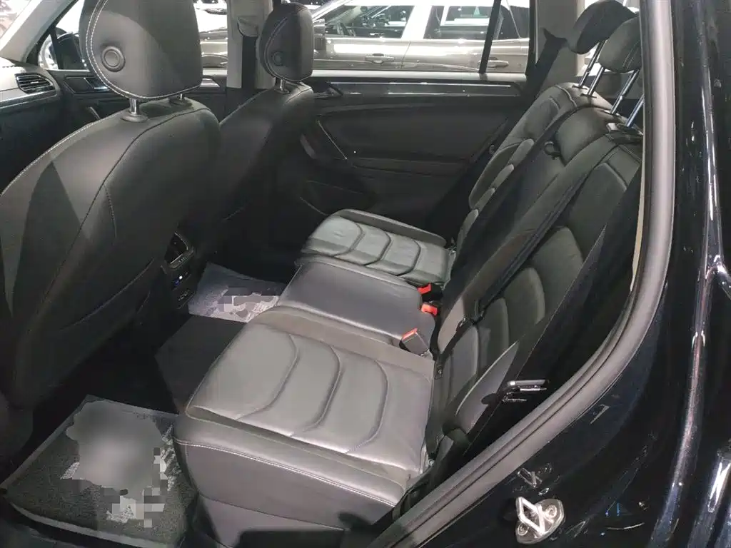 Volkswagen Tiguan L 2021 330TSI Automatic 2WD R-Line Premium фото 17