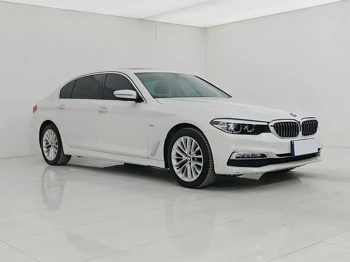 BMW 5 Series 2018 525Li Luxury Package