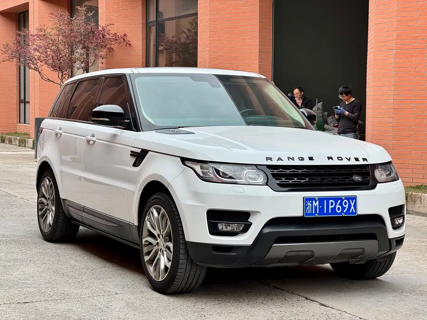 Land Rover Range Rover Sport 2016 Model 3.0 SC V6 HSE DYNAMIC фото 3