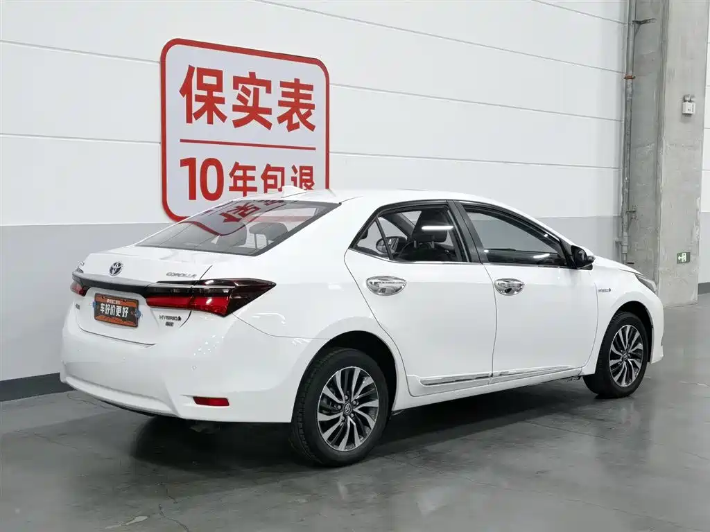 Toyota Corolla 2018 Hybrid 1.8L E-CVT Smart Edition фото 2