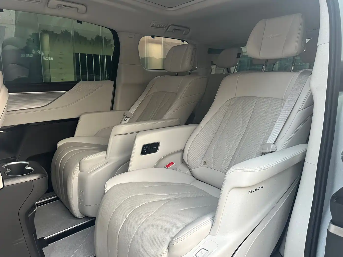 Buick GL8 New Energy 2024 Landglory Premium Edition 7-Seater фото 9