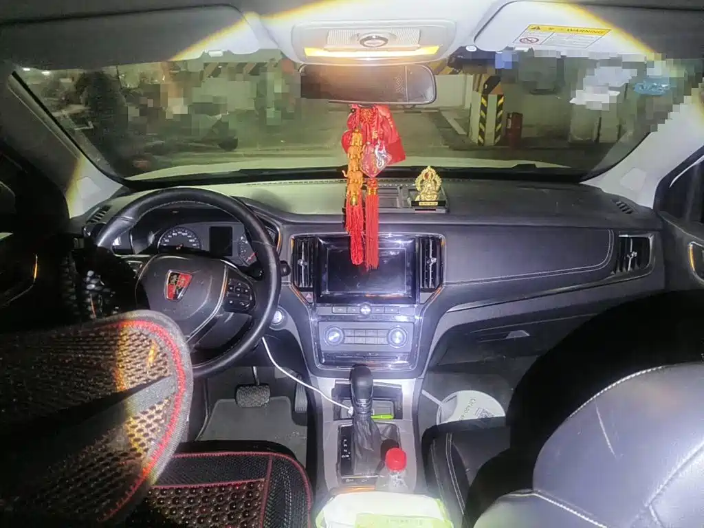 Фото 12 - Roewe RX5