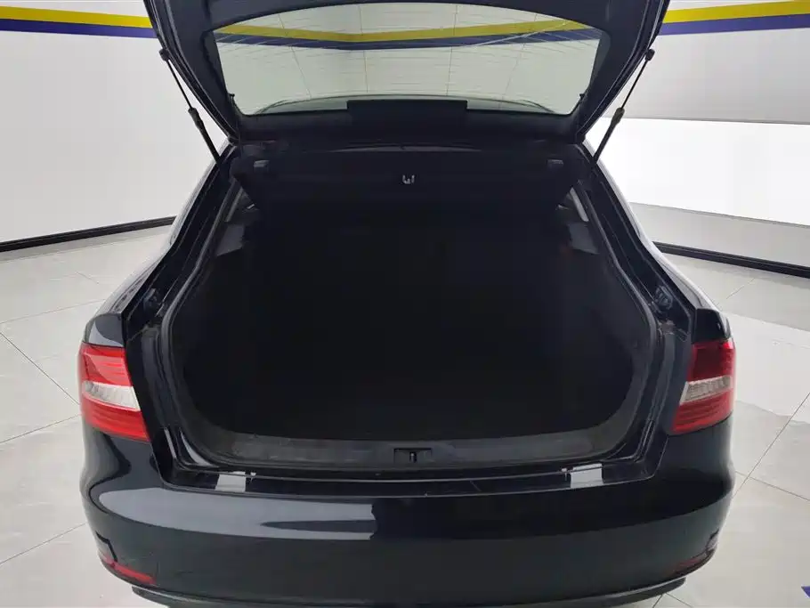 Škoda Superb 2013 1.4TSI DSG Gentleman Edition фото 4