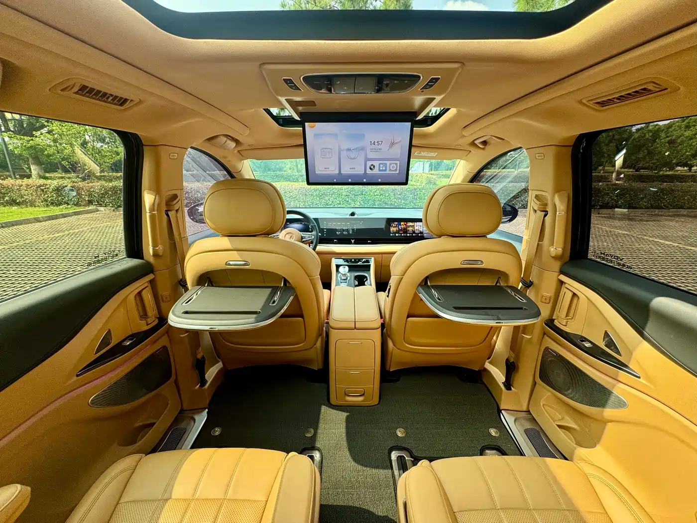Voyah Auto Voyah Dreamer 2024 PHEV Extended Range Premium Edition фото 12