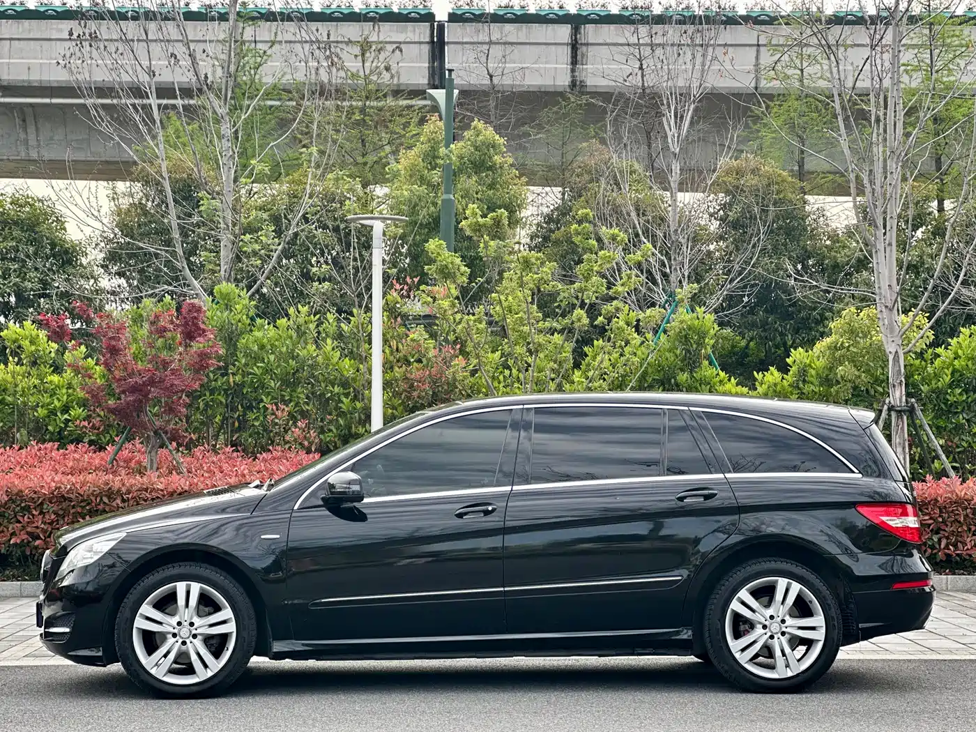 Mercedes-Benz R-Class 2017 R 320 4MATIC Luxury Collector's Edition фото 7