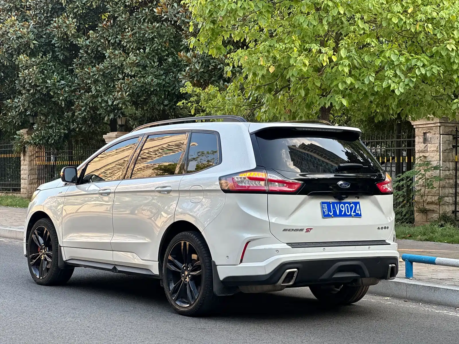 Фото 5 - Ford Edge