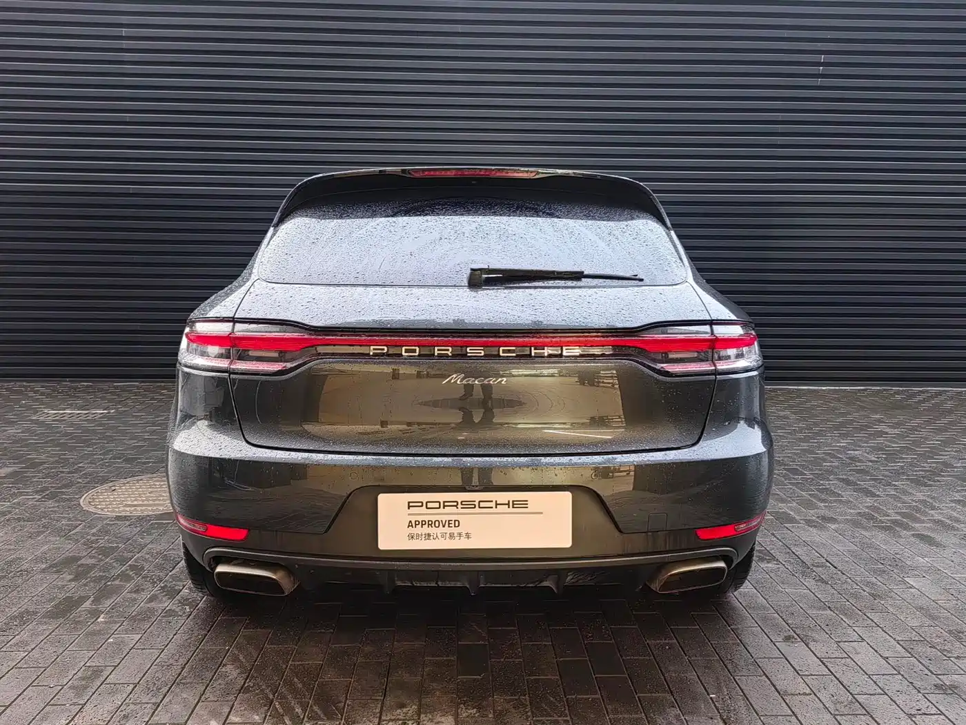 PORSCHE MACAN