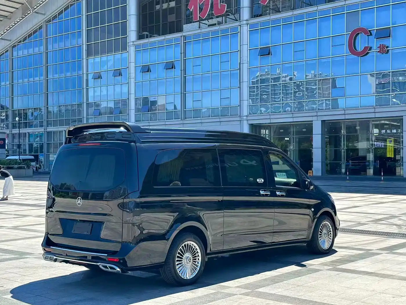 Mercedes-Benz Vito 2023 2.0T Business 7-Seater фото 6