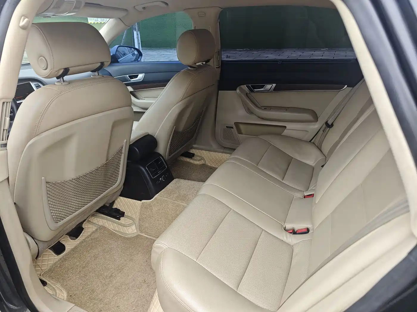 Фото 19 - Audi A6L