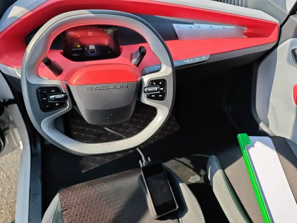 BAOJUN E200