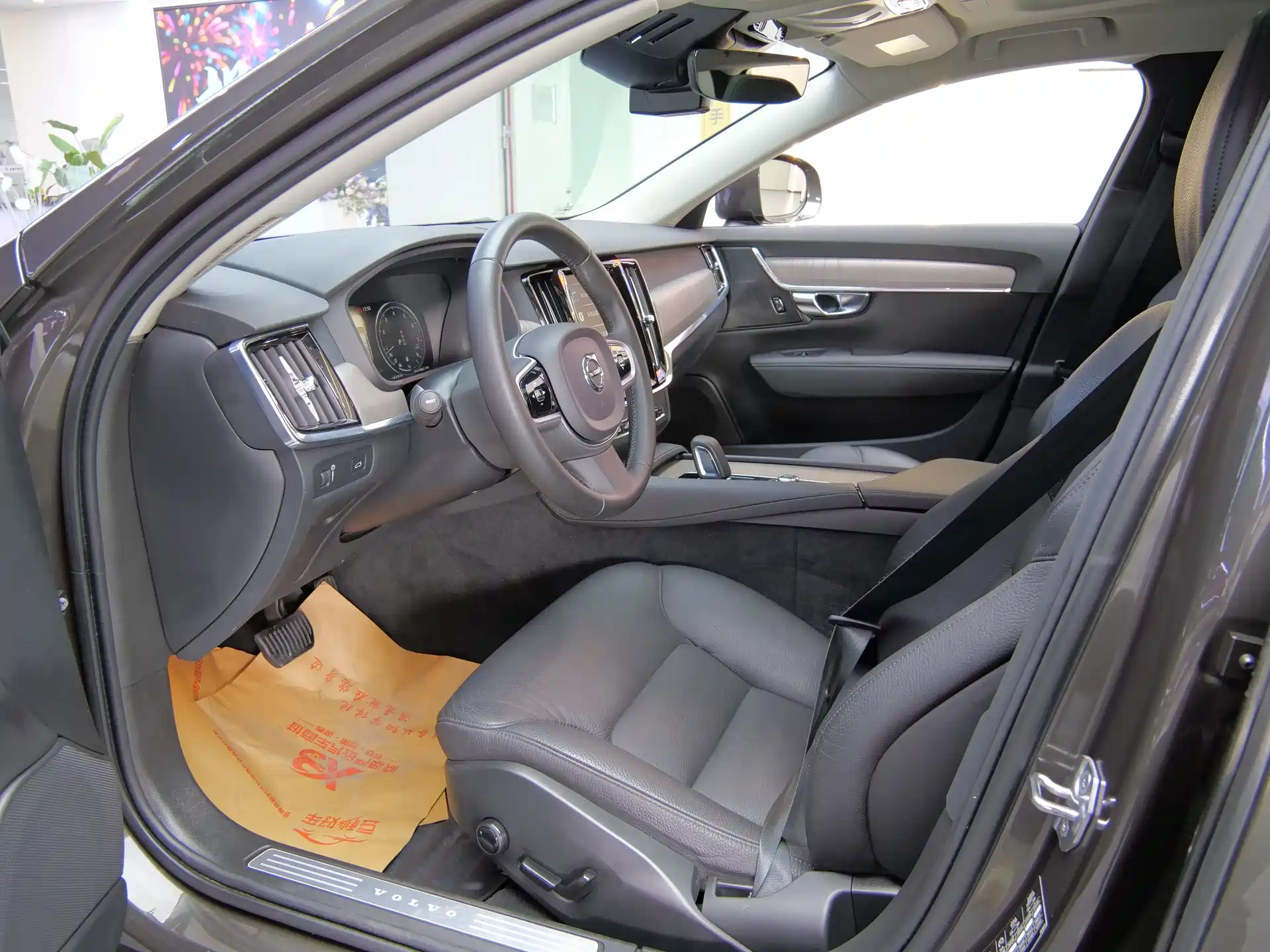 Photo 7 - Volvo V90