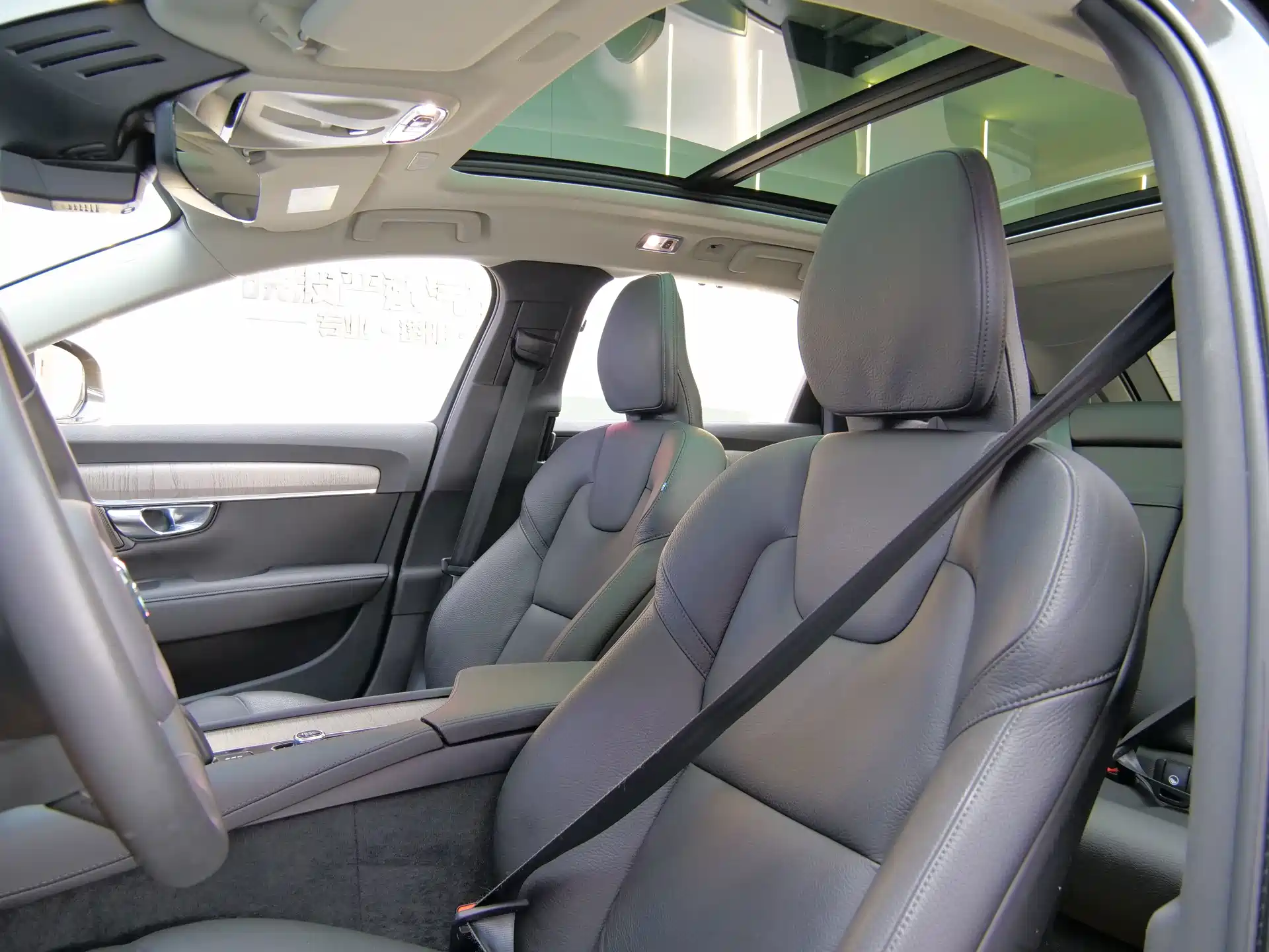Photo 10 - Volvo V90