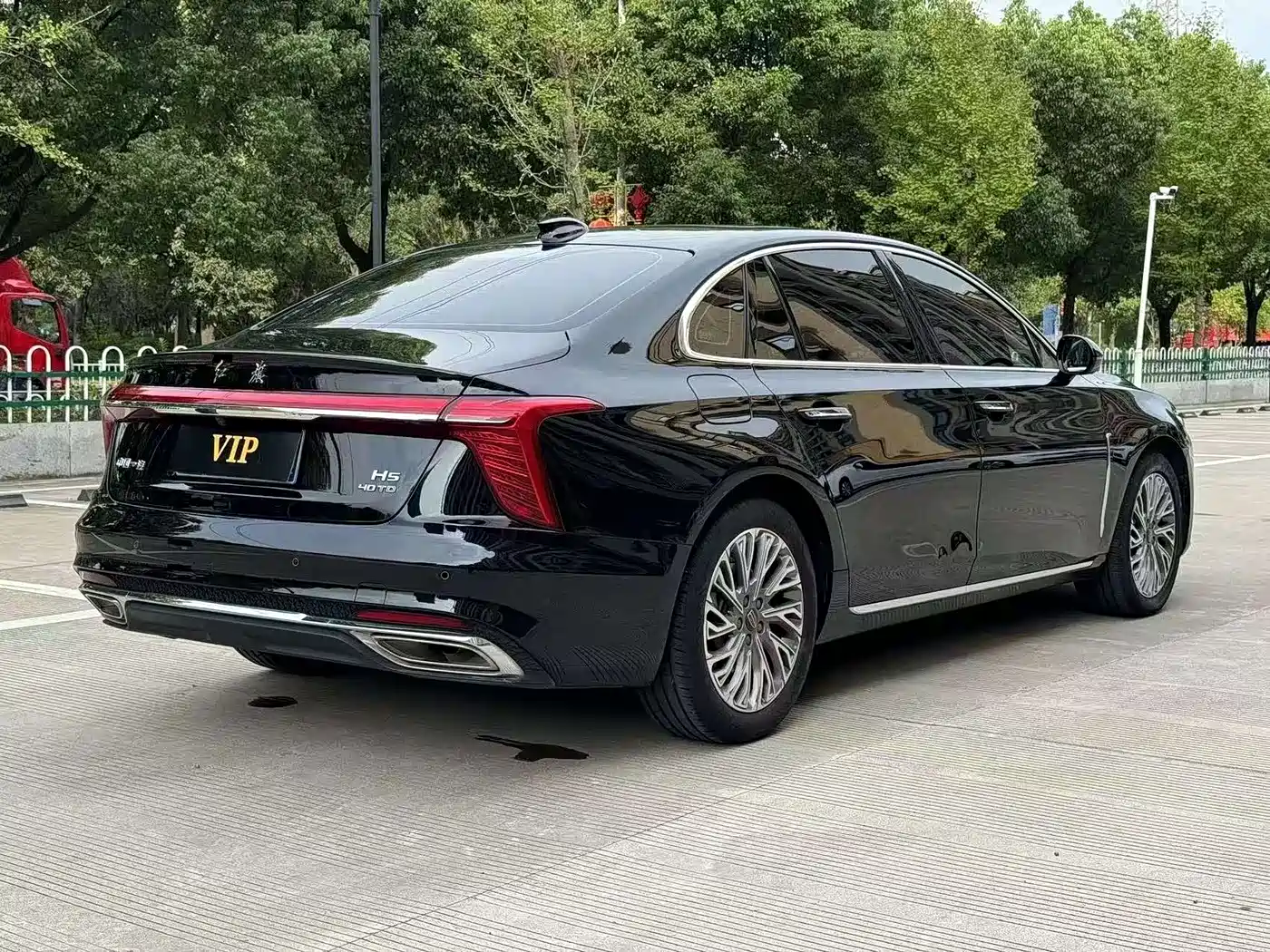 Hongqi H5 2025 2.0T Automatic Flag Celebration 500,000 Units Anniversary Edition фото 15