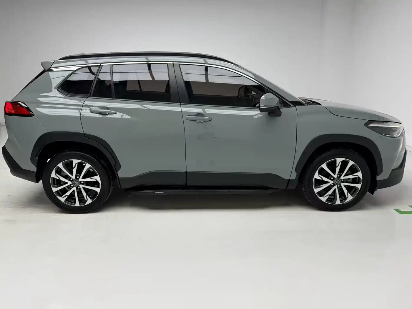 Toyota Corolla Cross 2023 2.0L Premium Edition фото 7