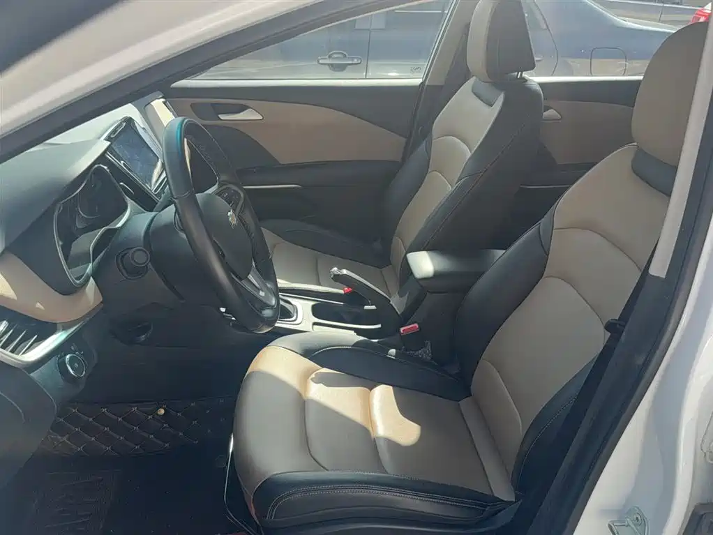 CHEVROLET CRUZE