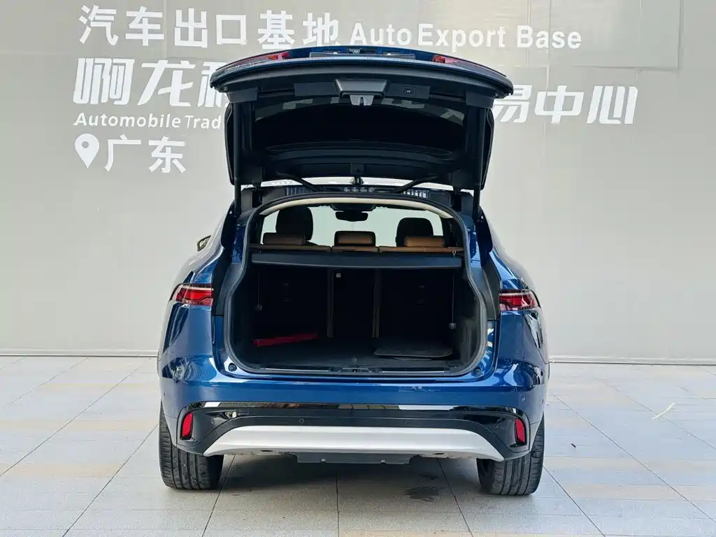 Фото 18 - Jaguar F-PACE