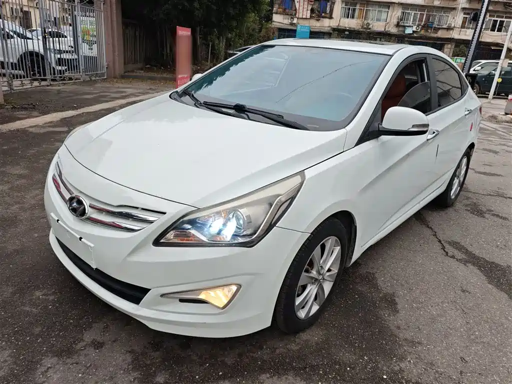 Hyundai Verna 2014 1.4L Manual Top TOP фото 2
