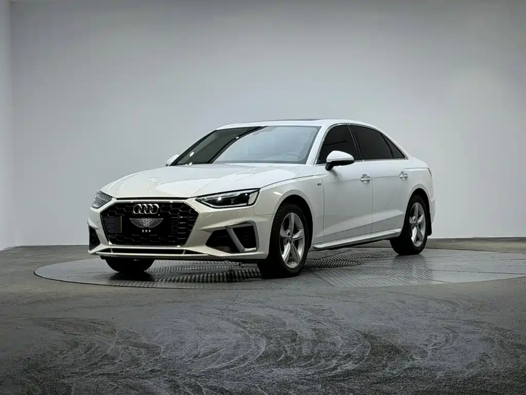 Photo 1 - Audi A4L
