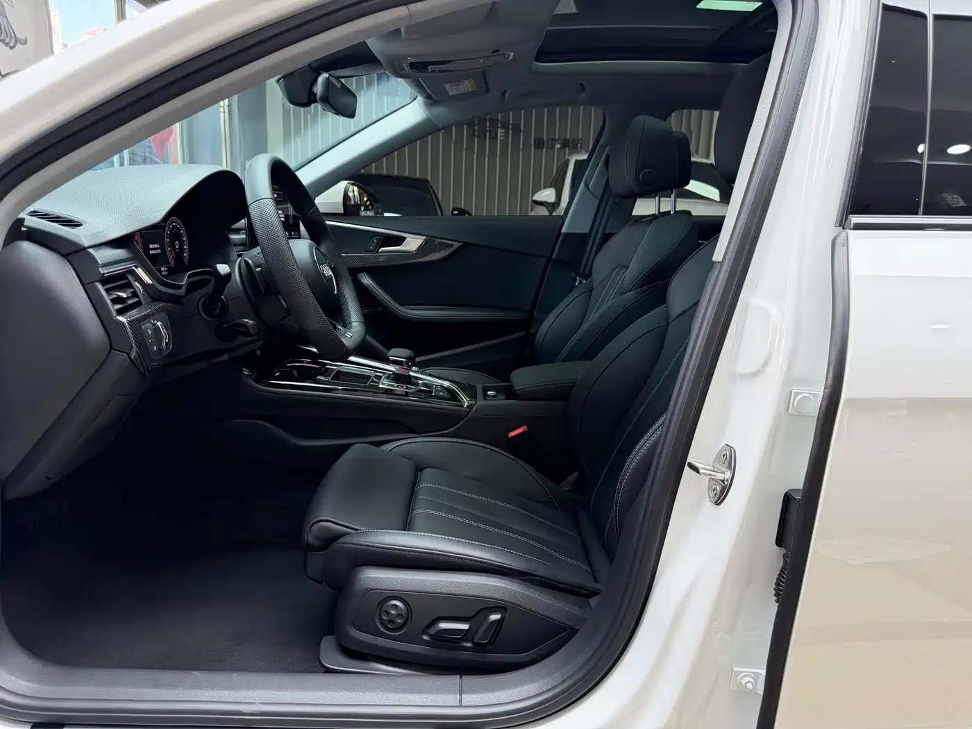 Audi A4L 2023 40 TFSI Luxury Sport фото 18